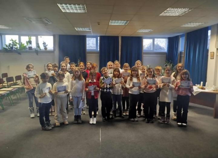 �r�m vers- �s mesemond� verseny iskol�nkban