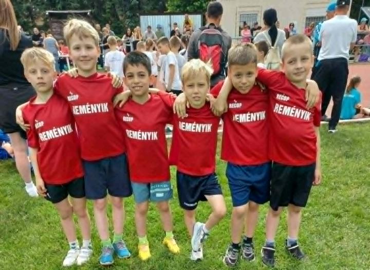 Iskol�nk I. korcsoportos di�kjai r�szt vettek a v�rosi Atl�tika Di�kolimpi�n