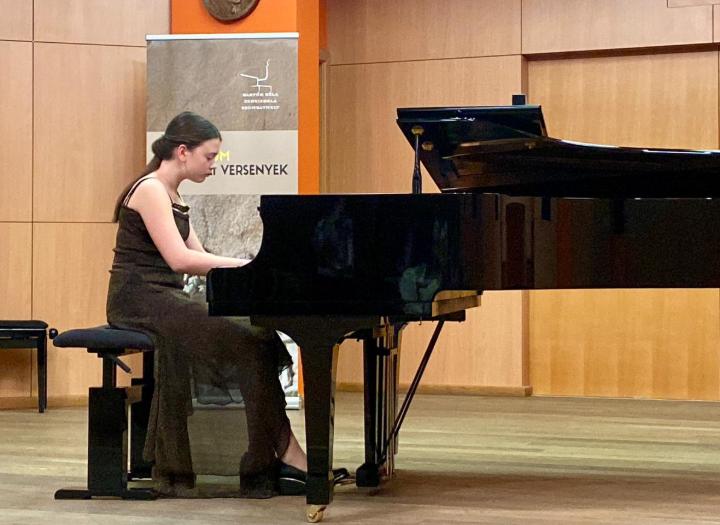 Siker a Sistrum zongoraversenyen